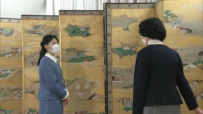 「源氏物語図屏風」は、54帖全ての段を6曲1双の屏風に描かれているもの