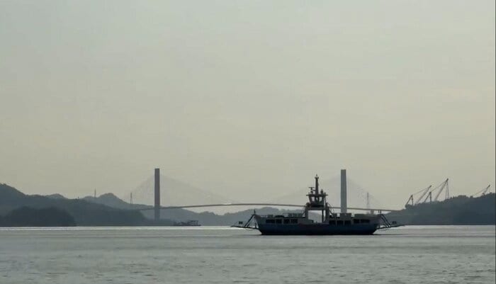 瀬戸内の多島美を眺め、船で因島へ