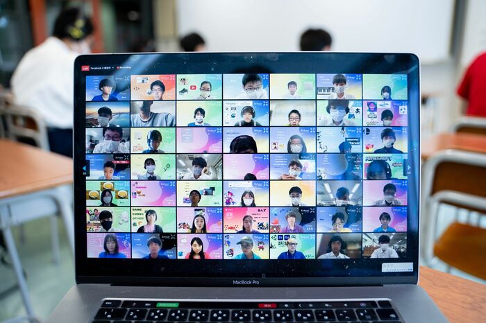 中学高校6校の生徒約100名がオンラインでつながりアプリやゲーム開発に取り組んだ