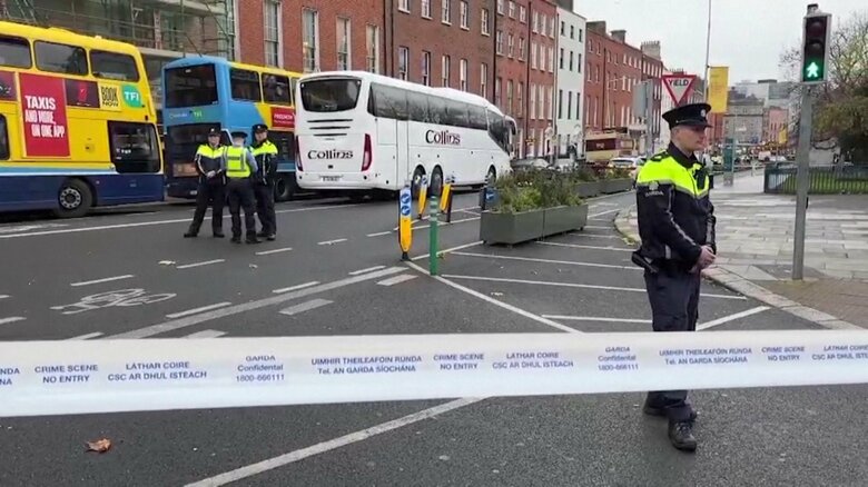アイルランドで“刃物男”が通行人を襲撃　子供3人含む5人ケガ…50代男を逮捕　デモ隊と警察の衝突も｜FNNプライムオンライン