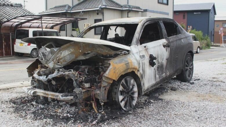 駐車場にあった“元夫”の車に放火か 33歳女と現在の夫を逮捕 離婚後トラブルの相談が警察に｜FNNプライムオンライン