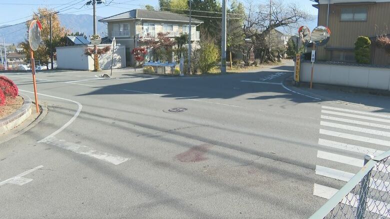 バイク運転の72歳が死亡　交差点で71歳が運転の車と衝突　車側に一時停止の標識｜FNNプライムオンライン