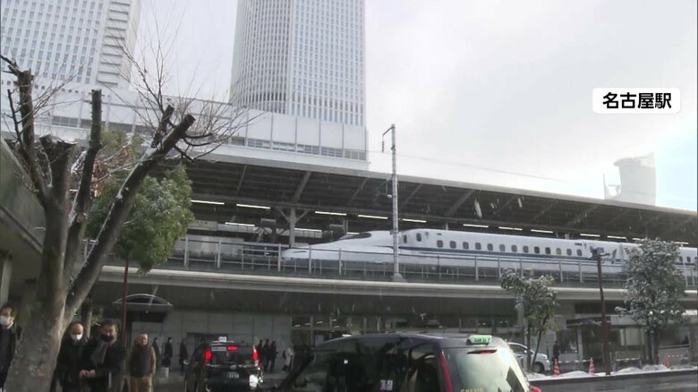 【交通情報】大雪の影響で東海道新幹線は50分遅れの列車も…空の便でも欠航相次ぎ高速道路一部区間では通行止めに　日曜日は東京でも雪の予想｜FNNプライムオンライン