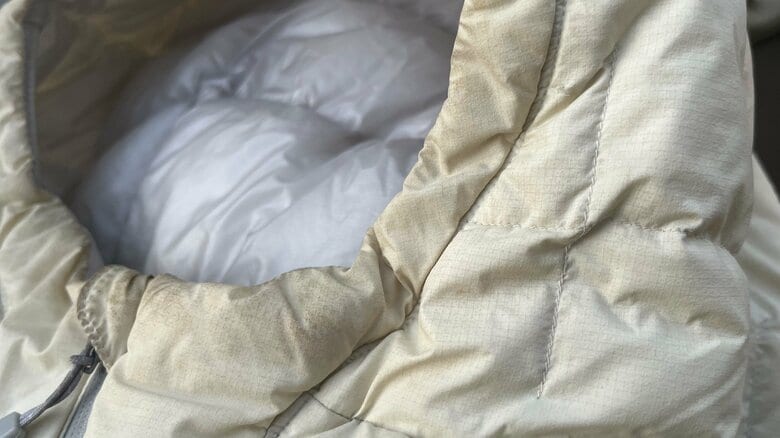 ダウンの襟や袖だけ洗いたい!ちょっとした汚れを落とす正しい“部分洗い”の方法…土汚れは“払って落とす”のが基本|FNNプライムオンライン