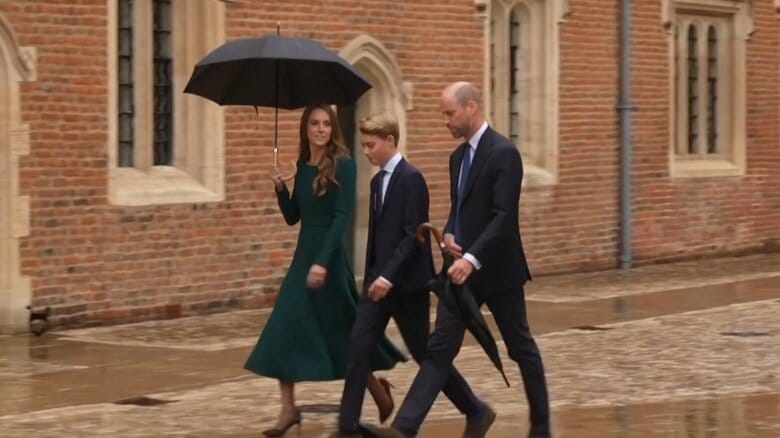 ウィリアム皇太子夫妻に付き添われ登校した