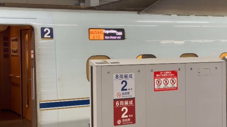 新鳥栖駅で止まる車両（13日午前0時ごろ：視聴者撮影）