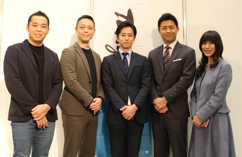 左から　小泉文明氏（メルカリ取締役President）　蓮見孝之氏（TBSテレビアナウンサー）
板倉朋希氏（テレビ朝日アナウンサー）　榎並大二郎氏（フジテレビジョンアナウンサー）
小室淑恵氏（ワーク・ライフバランス代表取締役社長）