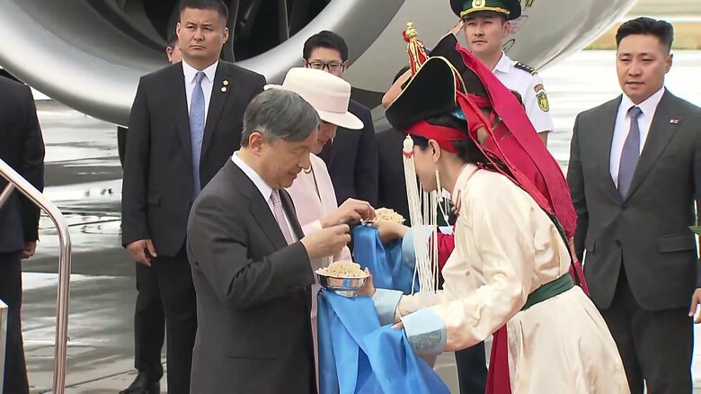 モンゴルに到着された天皇皇后両陛下（7月6日）
