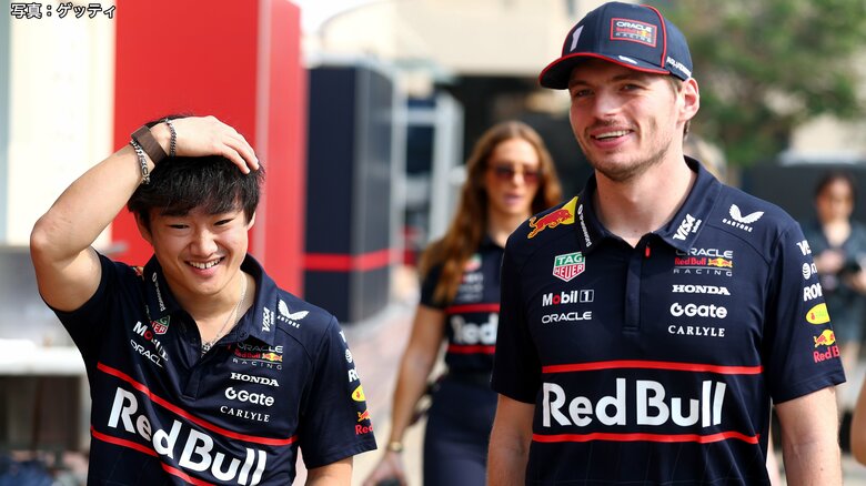 2025年のチームメート・角田裕毅（左）と