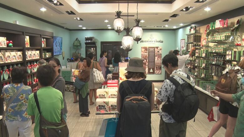 多くの買い物客が訪れていたホノルル・クッキー・カンパニーの店舗