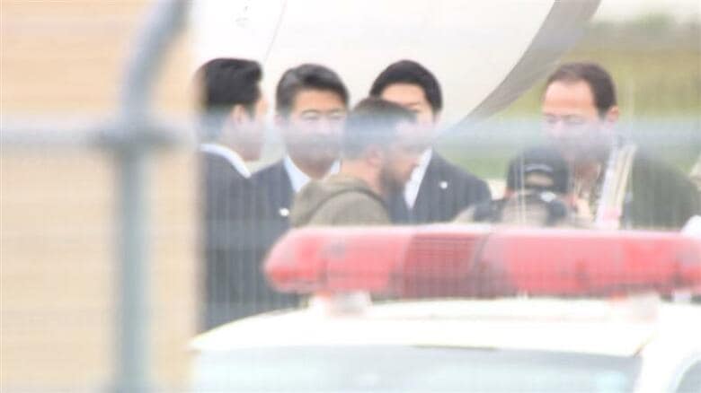 広島空港に到着したゼレンスキー大統領（20日午後3時40分ごろ）