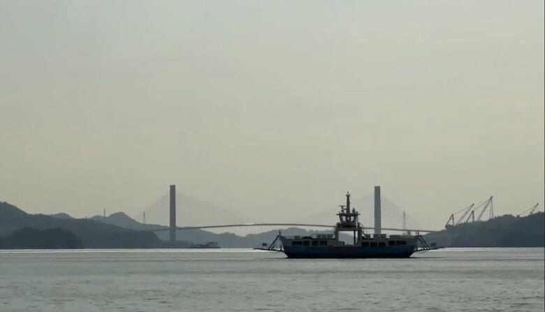 瀬戸内の多島美を眺め、船で因島へ
