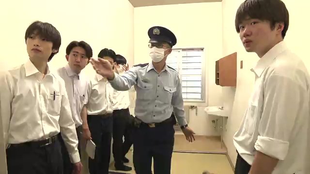 刑務所を訪れた法律を学ぶ学生たち