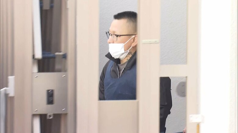 14日朝、送検される吉野浩之容疑者(32)