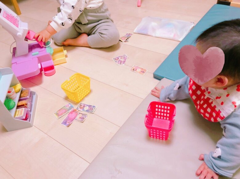 お姉ちゃんに興味津々（提供：あささん）