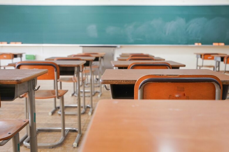 職業選択の自由の観点からも議論があった（画像：イメージ）