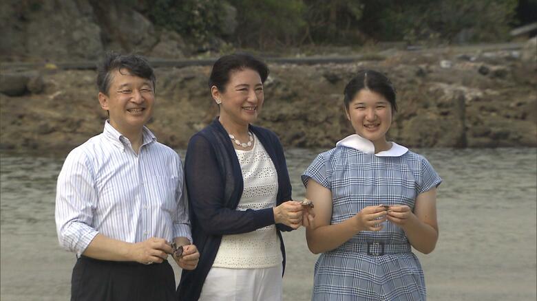 平成30（2018）年8月 三井浜で貝殻を拾われた天皇ご一家