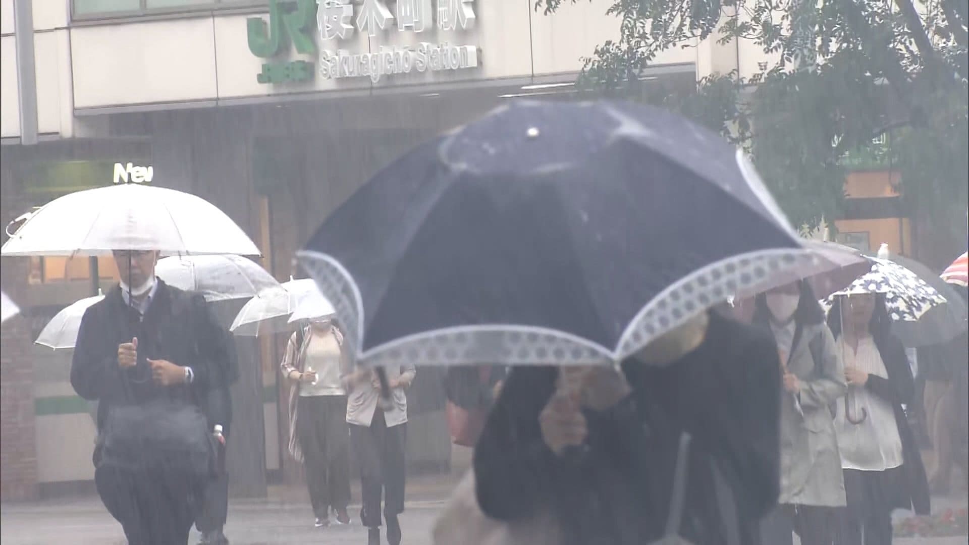 熱帯低気圧に変わった台風1号　関東各地では激しい雨が通勤時間帯を直撃　夜にかけて雨が降りやすい状況続く見込み
