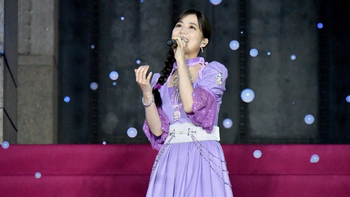生田絵梨花 願いをささげるように…ラベンダーカラーのドレスで劇中歌