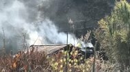 「白煙上がり建物が燃えている」住宅ほぼ全焼する火事　焼け跡から性別不明の遺体　74歳の住人男性と連絡取れず　福岡・直方市