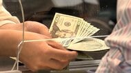 進む円高で家計への影響は？「ちょっとラッキー」海外旅行に期待の声　シルバーウィークに追い風　ツアーや輸入牛肉が値下げへ