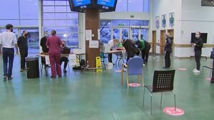 イギリス ワクチン接種加速 大型施設を続々開設
