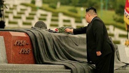 金正恩総書記が戦死者の墓を参拝　朝鮮戦争の休戦協定締結からあすで70年　