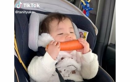「持っていくときかない」1歳娘の“お出かけのお供”はニンジン! 車内でハムハム“謎の行動”の理由を母親に聞いた