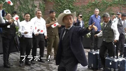 サッカー日本代表がメキシコの事前合宿地に到着　長友選手に「ブラボー！」地元歓迎　ワールドカップ開幕まであと8日