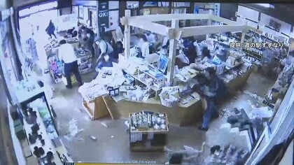 「布団かぶってじっと…」倒壊家屋から女性救出　石川・能登地方の被災地に大雨警報…土砂災害への危険高まる