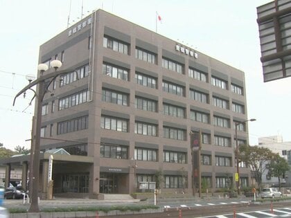 自宅で妻の頭をハンマーのような物で殴ったか 殺人未遂の疑いで同居する夫を現行犯逮捕 妻は全治2週間のケガ