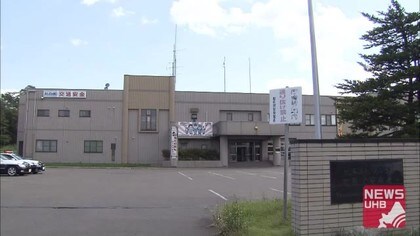 自暴自棄になって 警察官の目の前で1歳娘床に