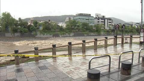京都・精華町に警戒レベル5「緊急安全確保」発令　土砂災害が発生　鴨川には一時、氾濫危険警報　遊歩道に流木散乱