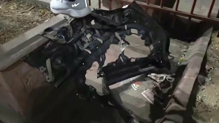 8人が死亡した自動車爆発事件の現場　11月10日