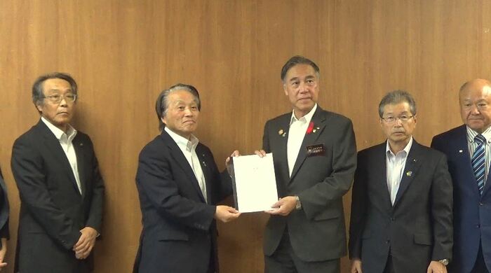 長野県議会の有志が阿部知事に要望(10月10日)