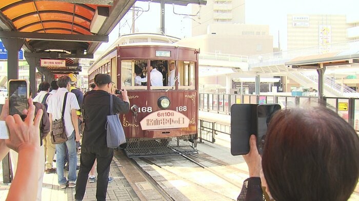 めずらしい路面電車は鉄道ファンだけでなく市民にも大人気