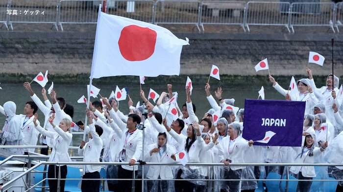 パリオリンピック開会式に臨む日本選手団