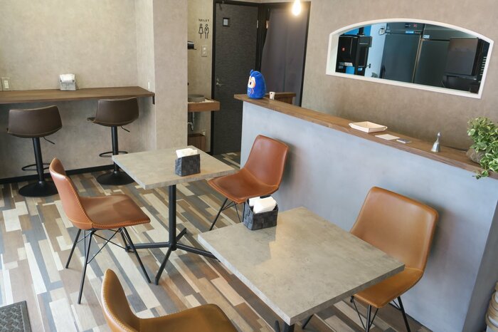 ゆったりくつろげる店内