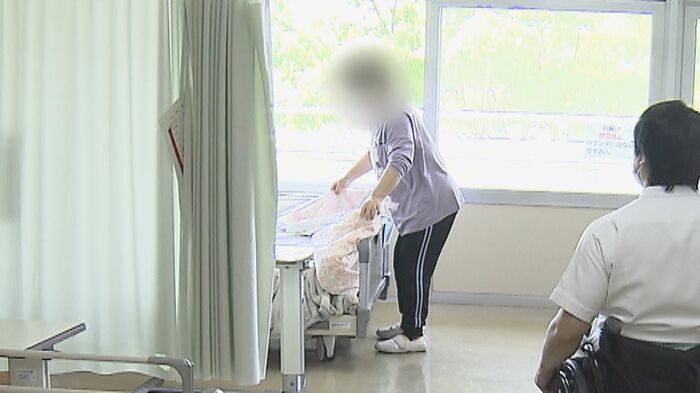 左半身にまひが残ったが、今は歩けるほどに回復した女性
