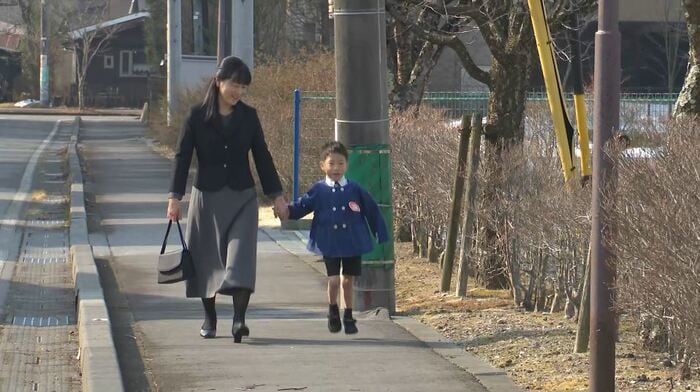 スキップで登園する竜佑ちゃん(6)