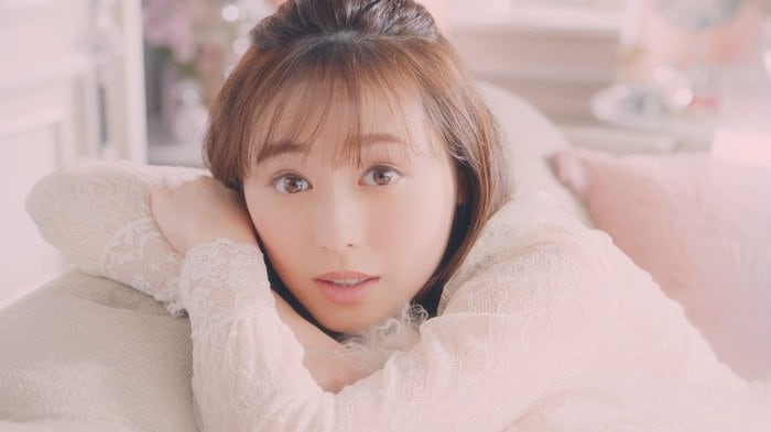 福原遥の“みつめ顔”に心奪われる…「大好き」な気持ちたっぷりの表情にカメラマンも…