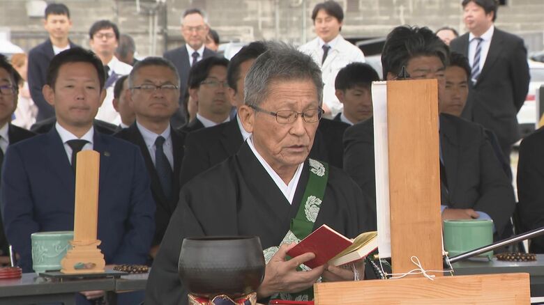 夏場の需要に応えた感謝を込め…愛知県西尾市の一色漁港で『うなぎ供養』その後矢作川河口に約4千匹を放流｜FNNプライムオンライン