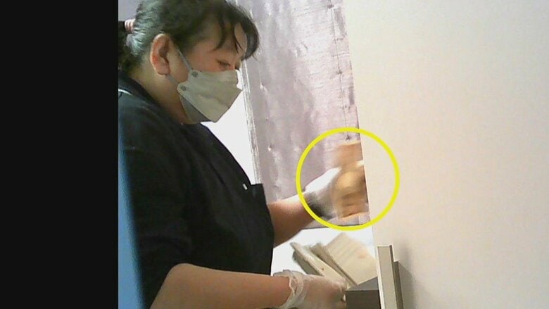 訪問介護員の女が「現金抜き取り」　防犯カメラに“瞬間映像”　被害女性は1人暮らしで認知症　東京・立川市｜FNNプライムオンライン