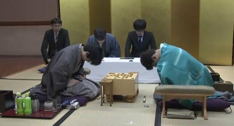 相手は2つのタイトル奪われた伊藤二冠…藤井六冠が7連覇を目指す王位戦七番勝負が開幕 角換わりで始まり激しい攻防に｜FNNプライムオンライン