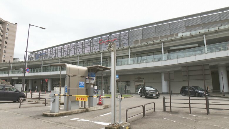 あいの風とやま鉄道の高岡駅前
