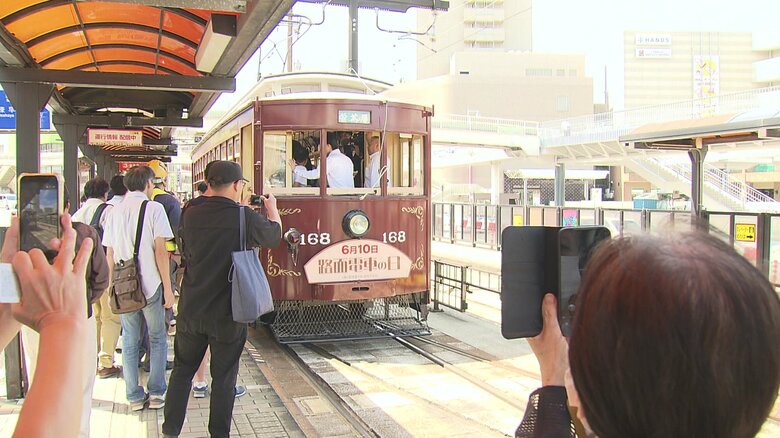 めずらしい路面電車は鉄道ファンだけでなく市民にも大人気