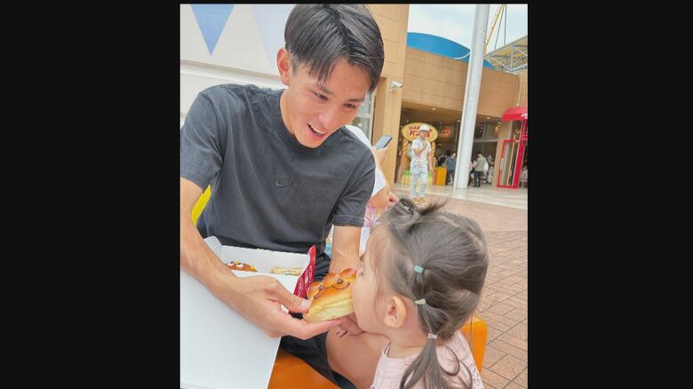 娘さんに笑顔がこぼれる服部選手