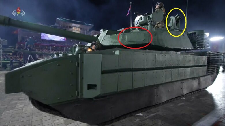 天馬20は砲塔のレーダー（赤丸）で敵ロケット弾を捕捉、迎撃弾を発射する装置（黄丸）を装備しているとみられる（10月11日）