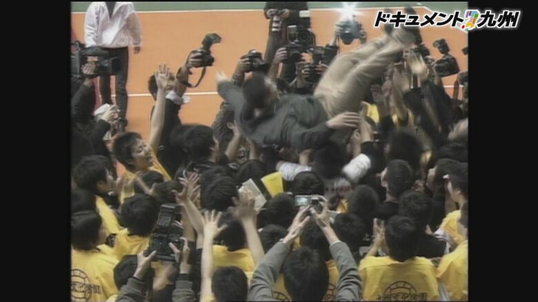 全国優勝で胴上げされる井上さん