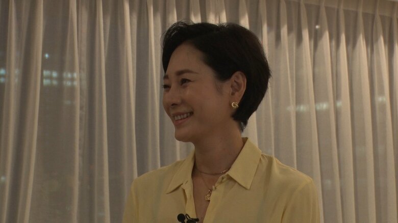 話を聞く島田彩夏アナ